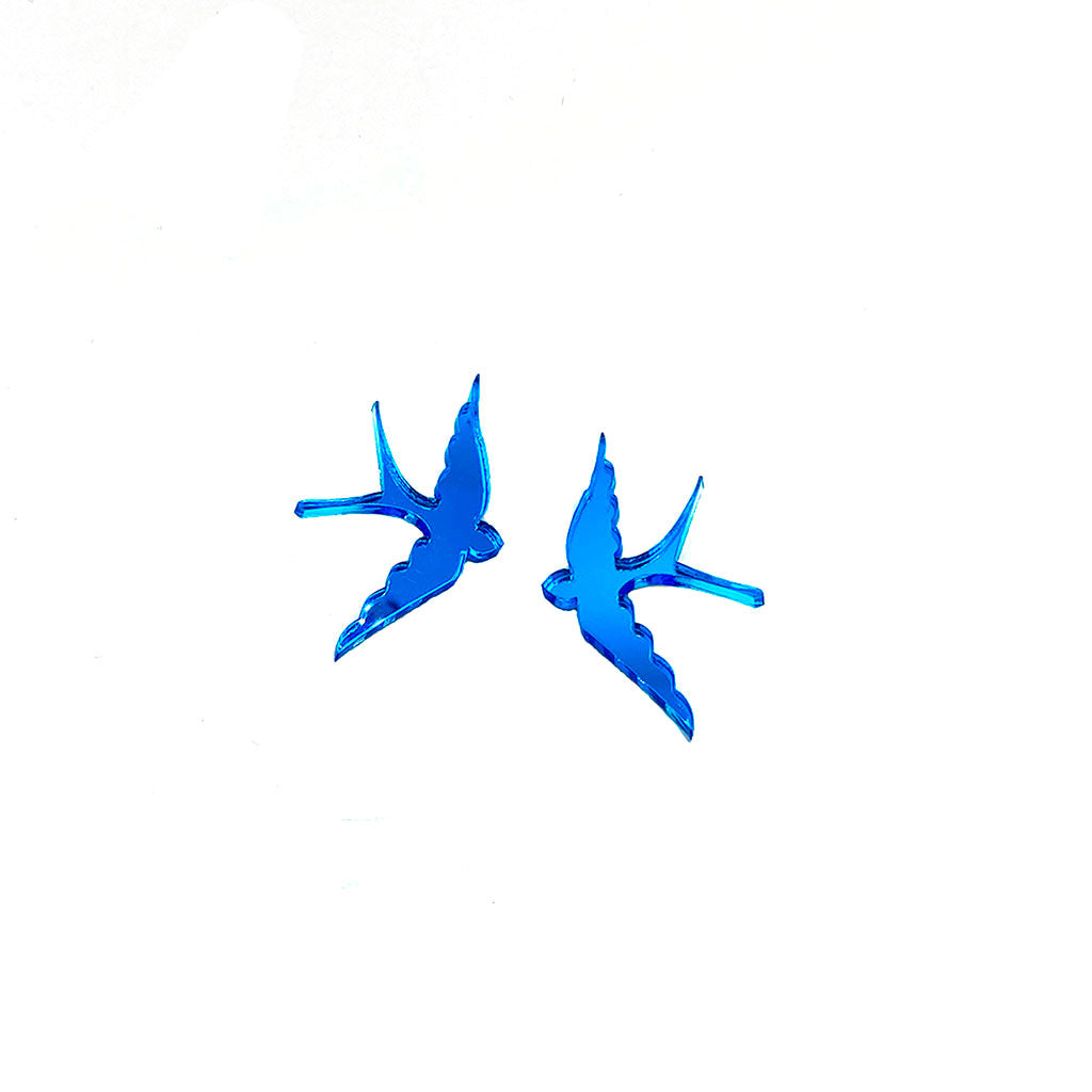 Pendientes de forma de golondrina en color azul.