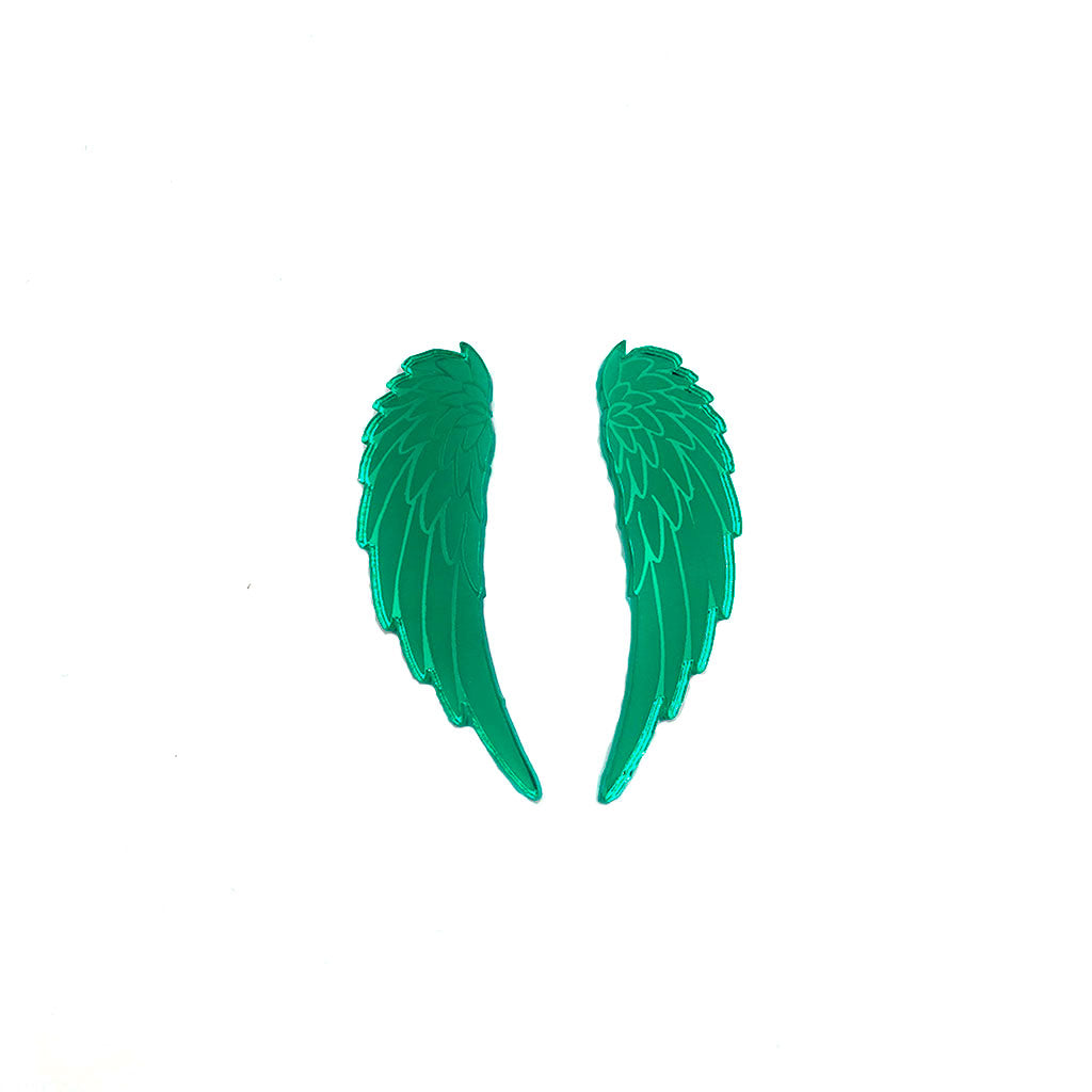 Pendientes con forma de plumas en color verde.